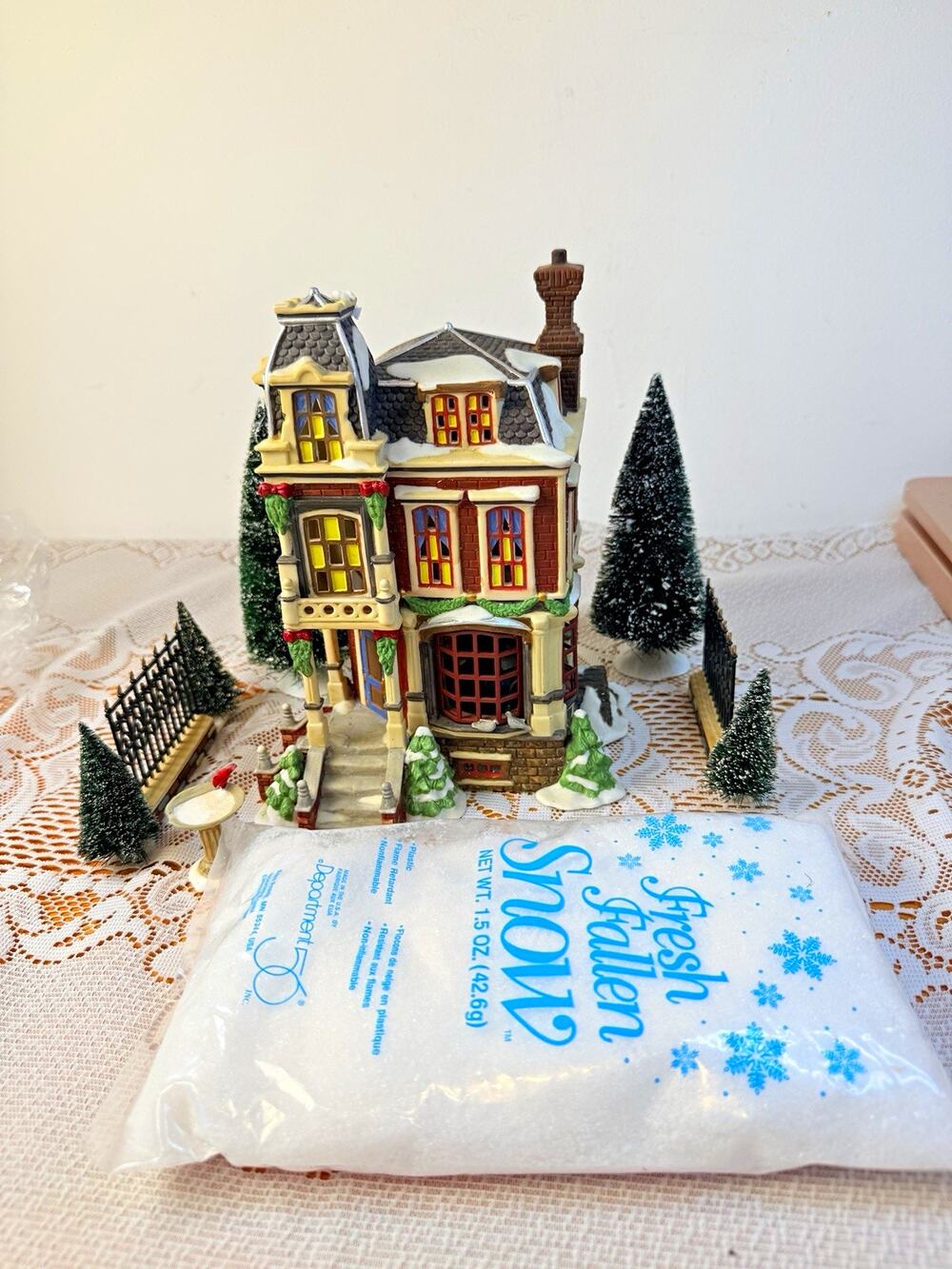 Dept 56 Dickens' Village Chancery Corner Lighted Porcelain 1999 Boxed-Read
